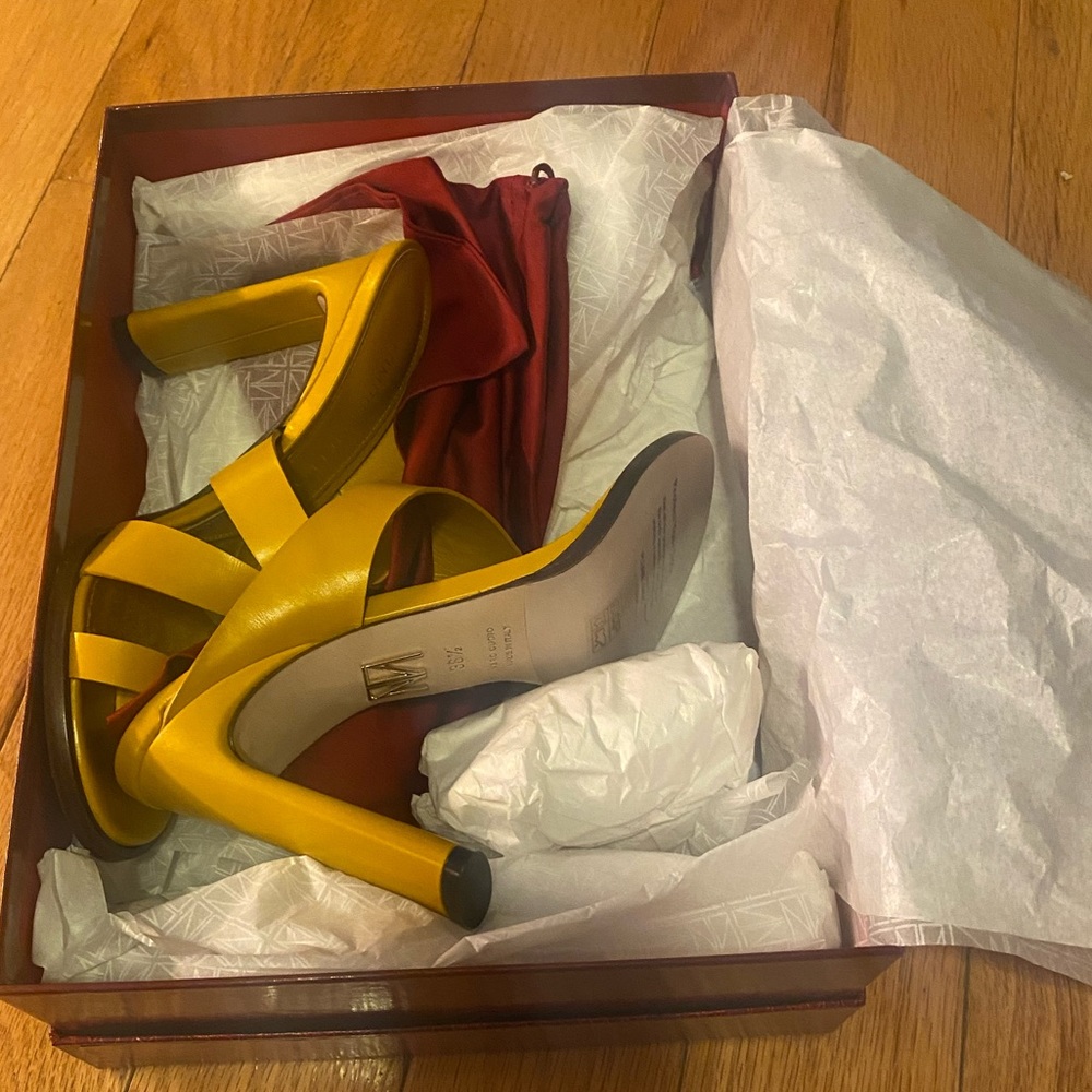 Tamara Mellon Plume 100 Toe Ring Strap Sandals Yellow Mustard EU 36.5 - Picture 3 of 4